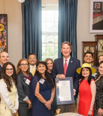 Gouverneur avec des femmes latines