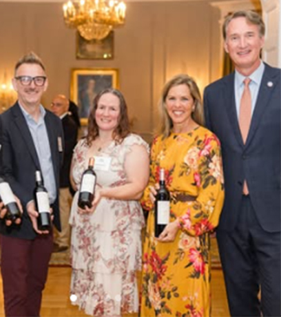 La Première Dame avec les vignerons de CVIV