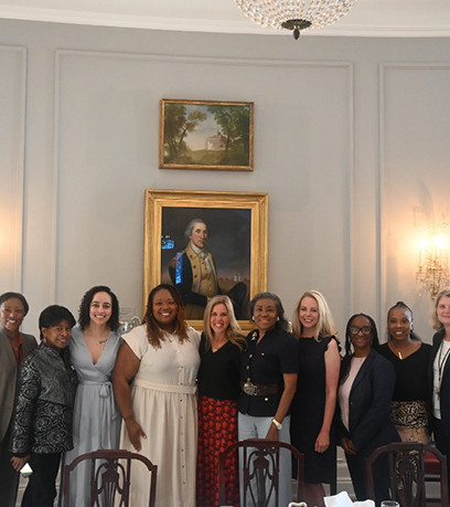 La Première Dame avec des femmes chefs militaires.